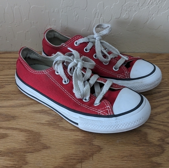 Converse Low All Stars in Red - Picture 1 of 8